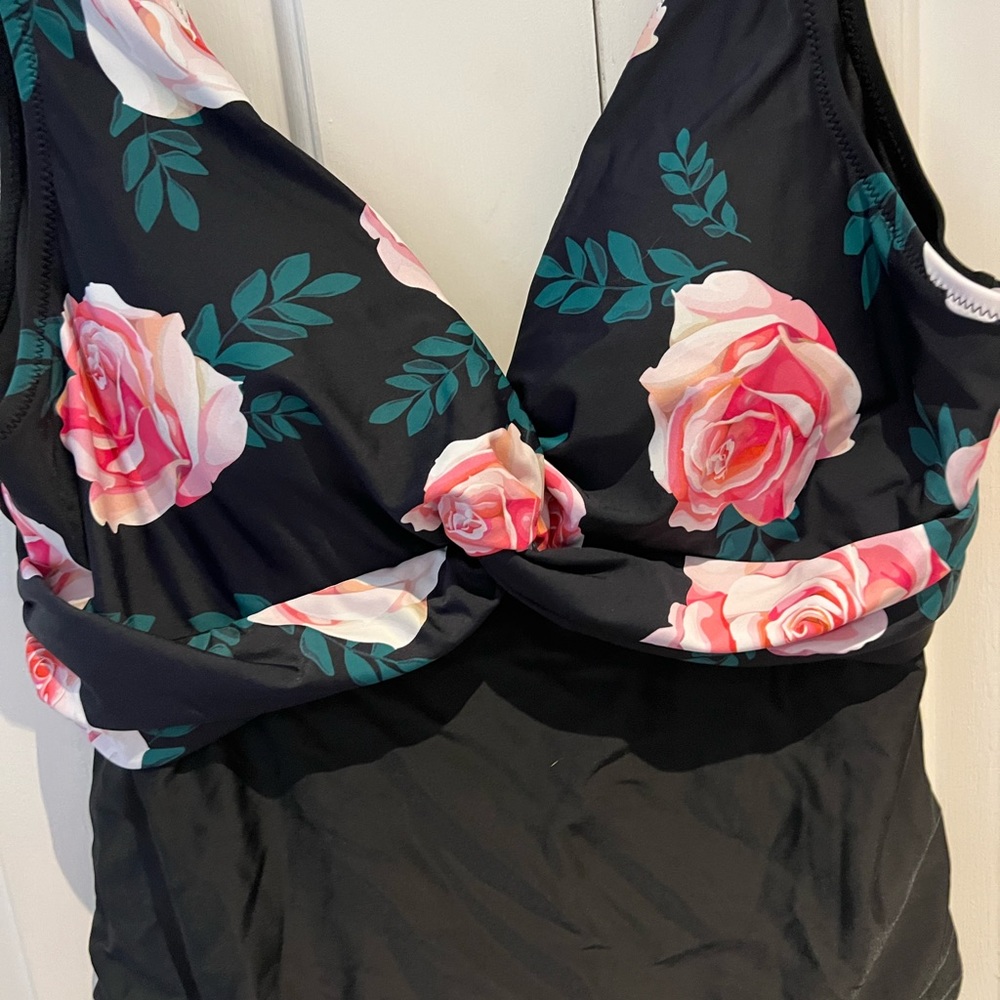 Nwt Floral Black one piece bathing suit 🩱 - Picture 2 of 3